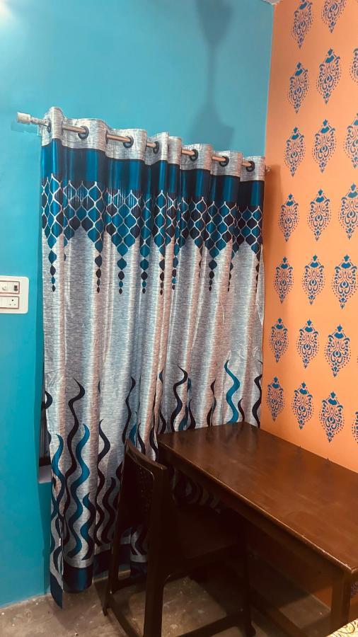 Tandon Lodge On The Ganga Ghat Homestay 바라나시 외부 사진