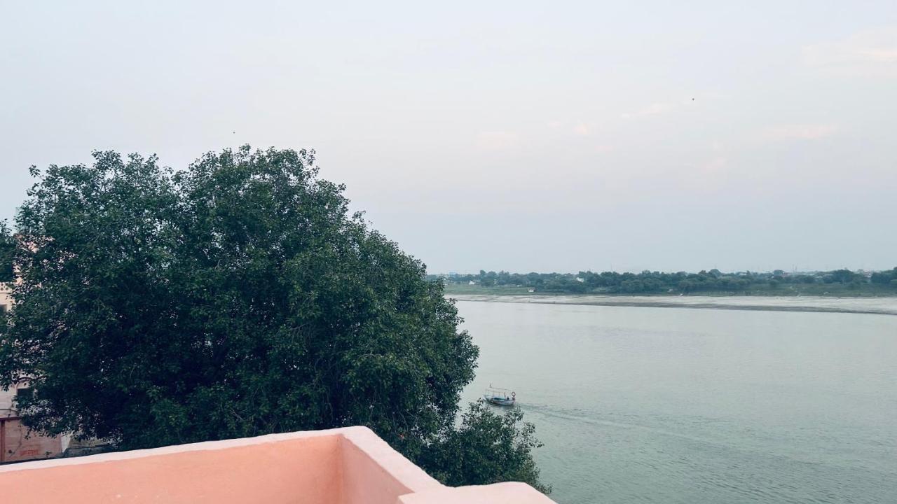 Tandon Lodge On The Ganga Ghat Homestay 바라나시 외부 사진