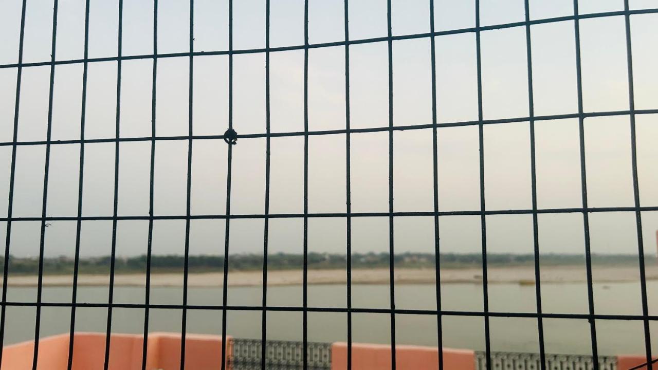 Tandon Lodge On The Ganga Ghat Homestay 바라나시 외부 사진