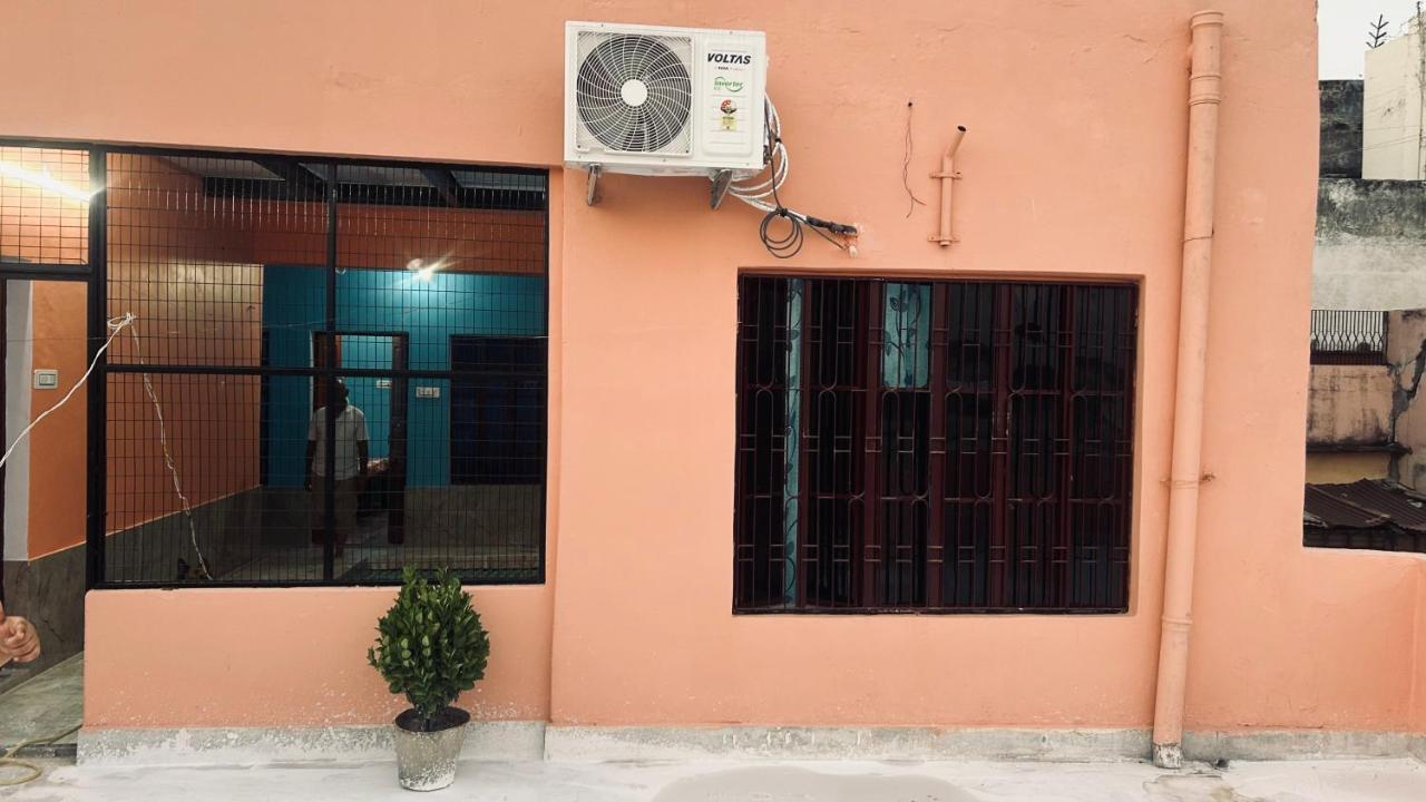 Tandon Lodge On The Ganga Ghat Homestay 바라나시 외부 사진
