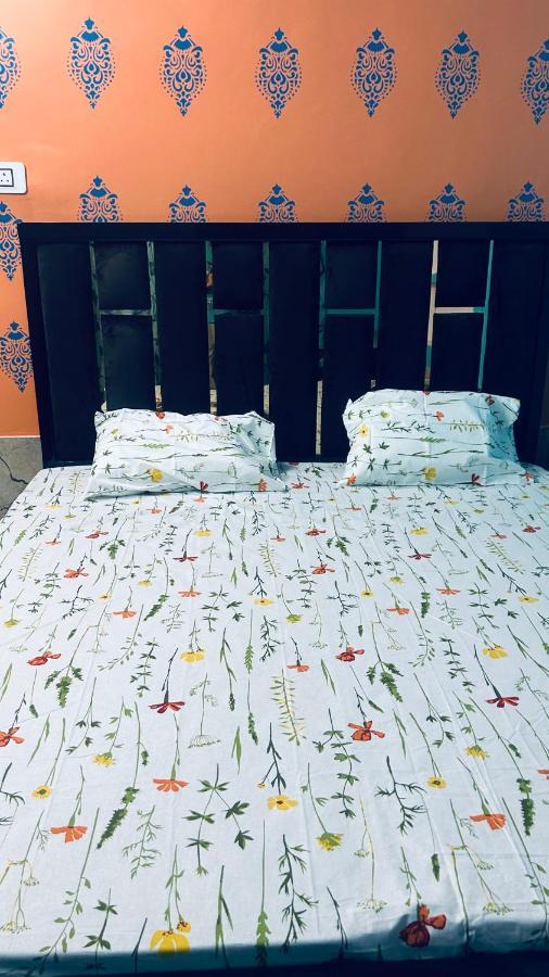 Tandon Lodge On The Ganga Ghat Homestay 바라나시 외부 사진