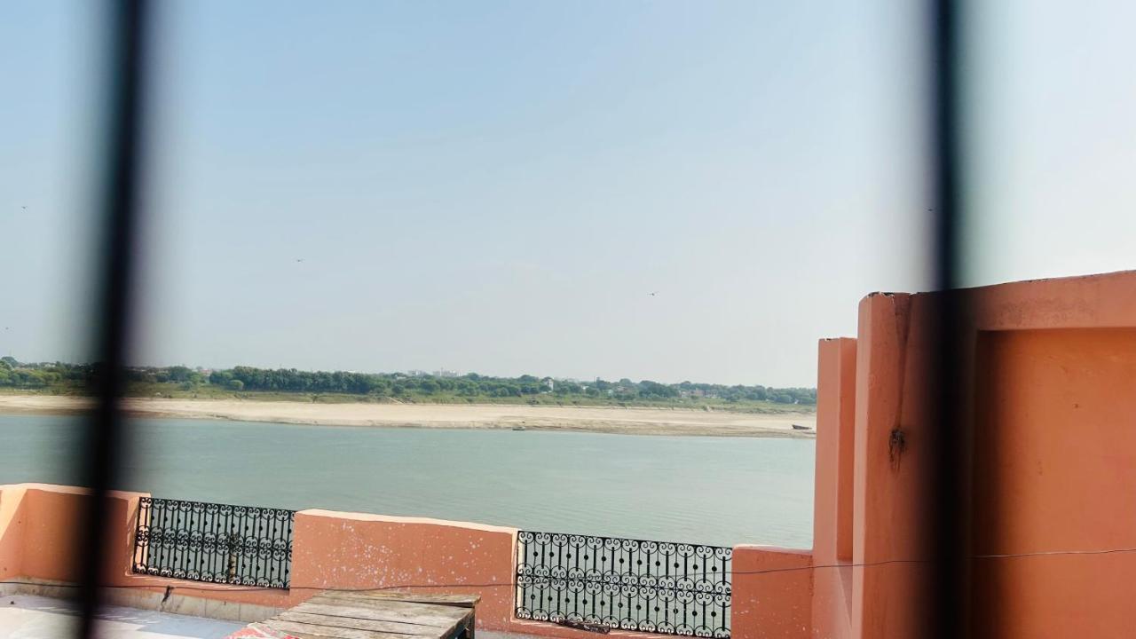Tandon Lodge On The Ganga Ghat Homestay 바라나시 외부 사진
