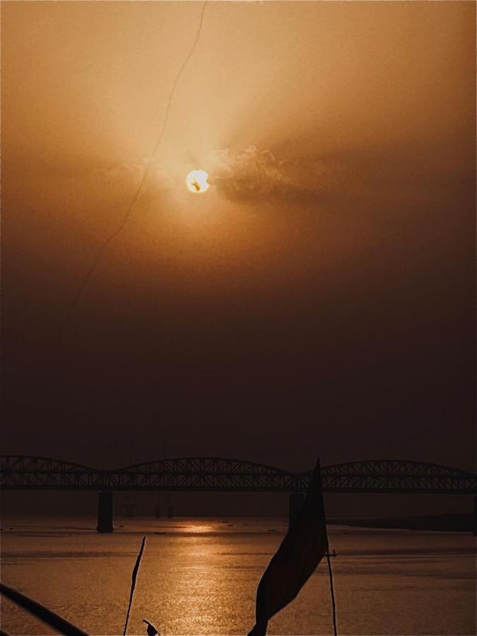 Tandon Lodge On The Ganga Ghat Homestay 바라나시 외부 사진