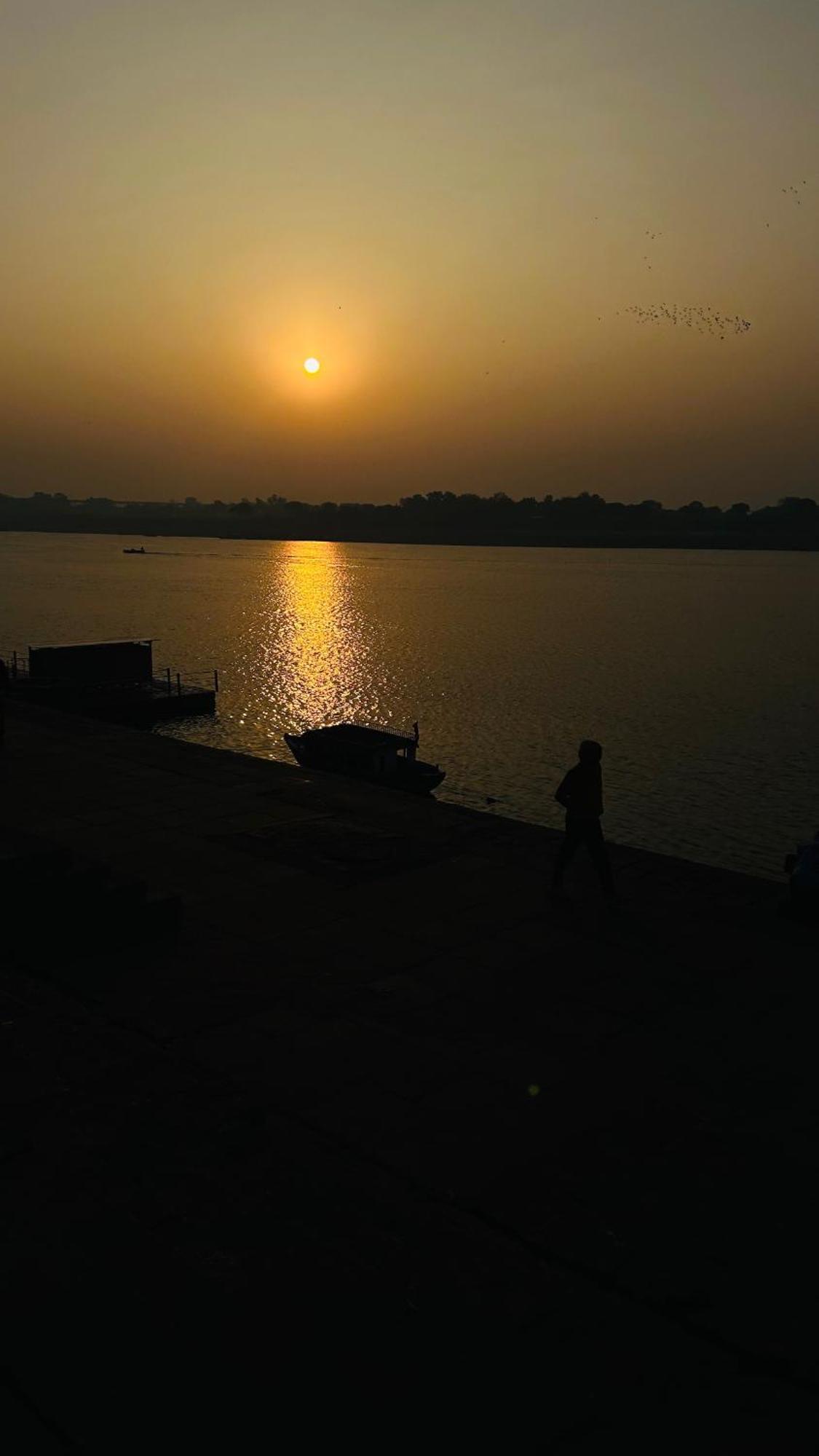 Tandon Lodge On The Ganga Ghat Homestay 바라나시 외부 사진