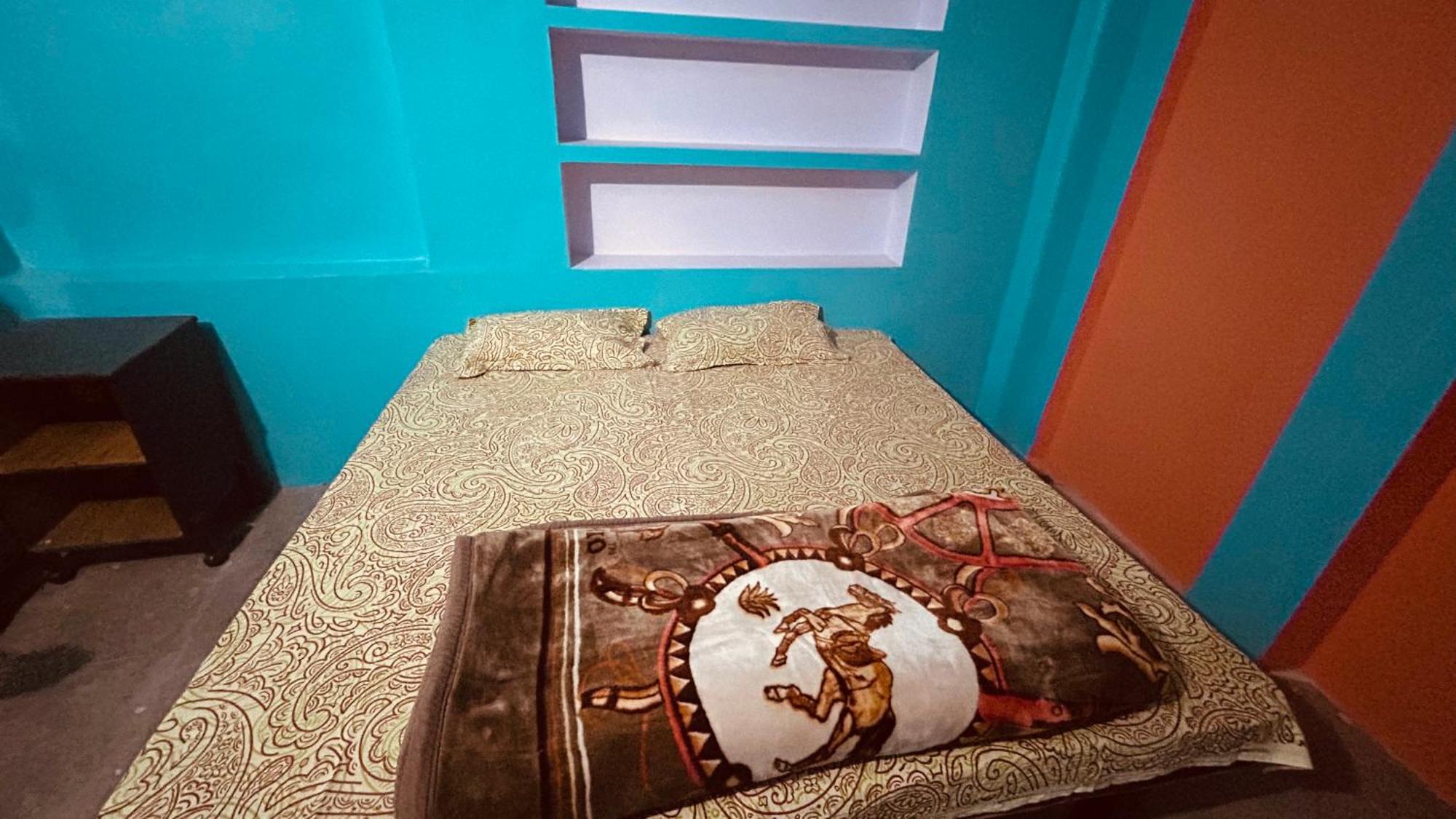 Tandon Lodge On The Ganga Ghat Homestay 바라나시 외부 사진