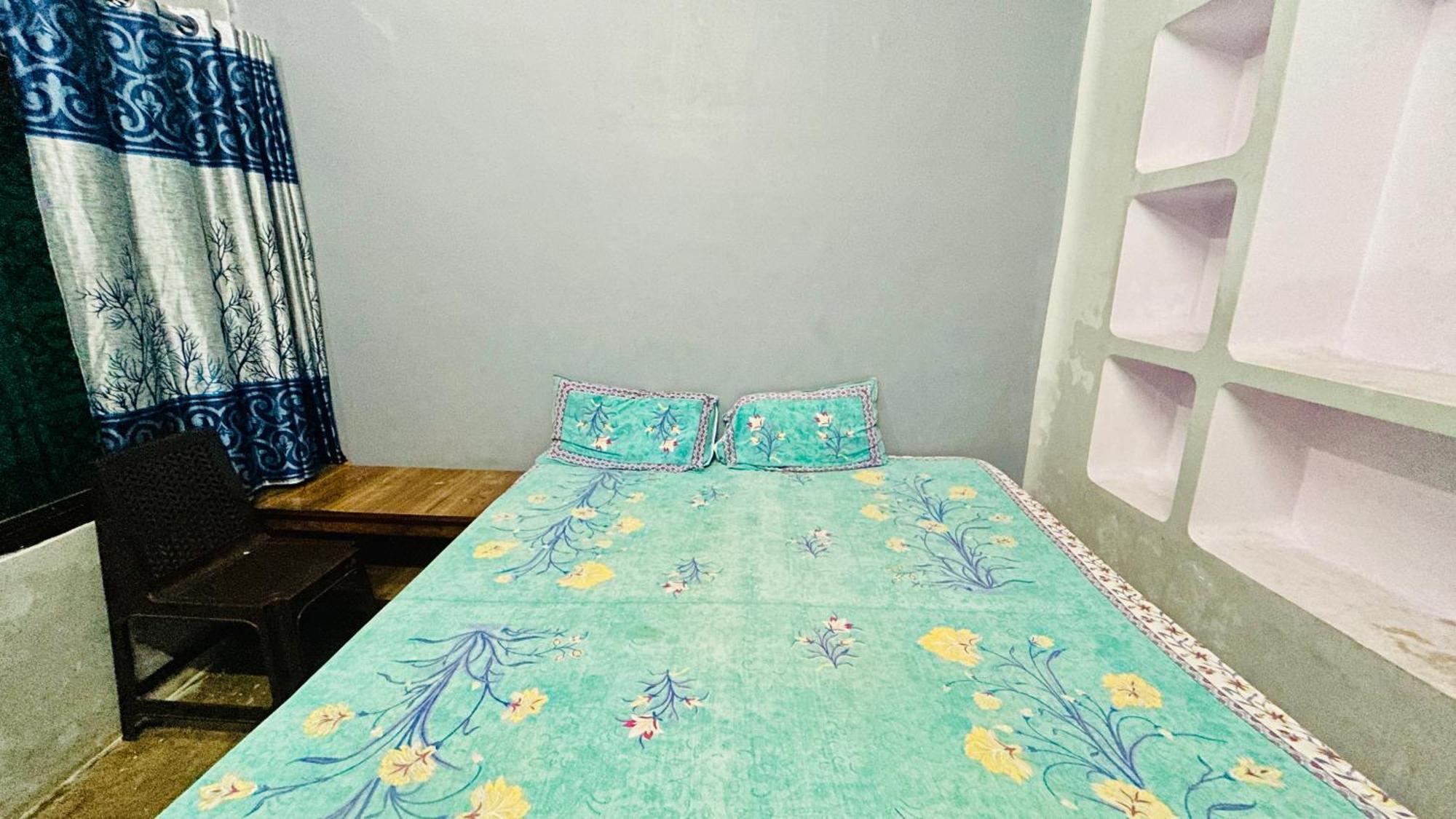 Tandon Lodge On The Ganga Ghat Homestay 바라나시 외부 사진